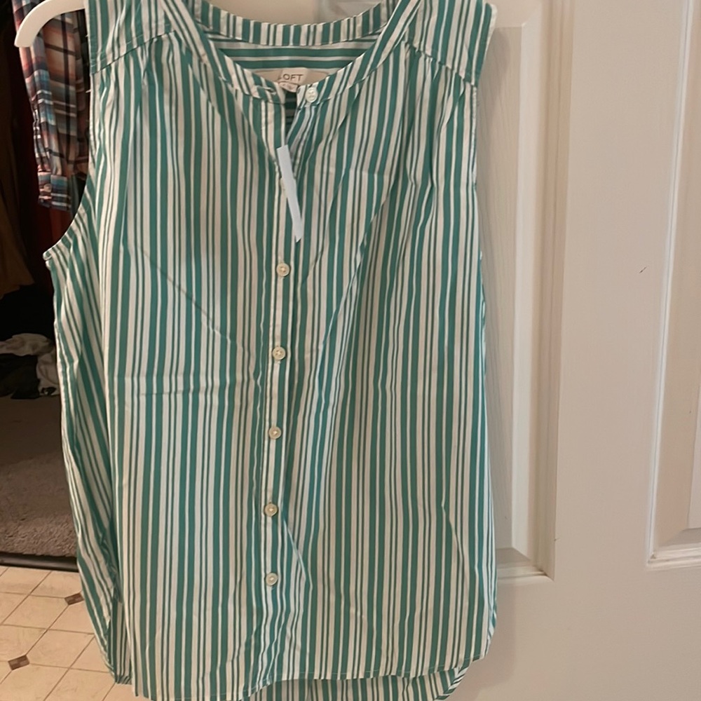 NWT women’s sleeveless LOFT top